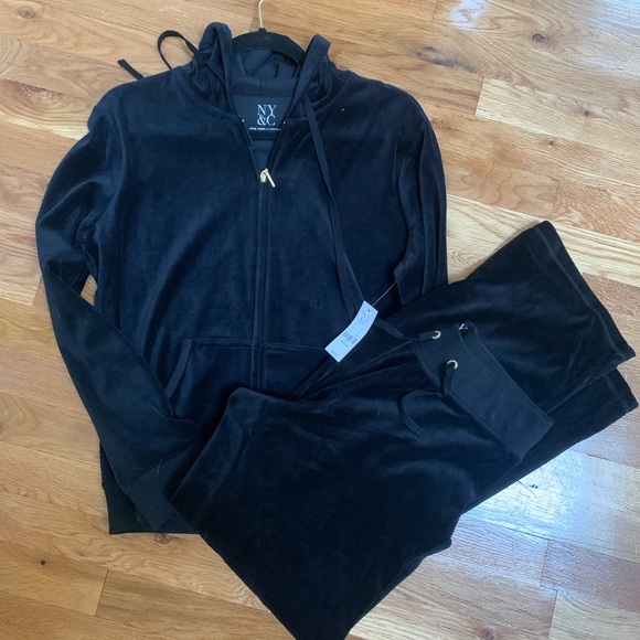 New York & Company Tops - MUST GO‼️NEW NY&CO Velour Sweatsuit